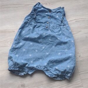 Ruffled sleeveless romper. EUC